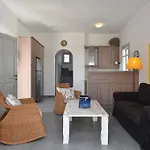 Aspro Vila Piso Livadi