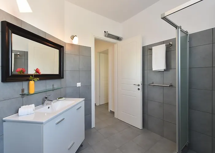 Aspro Villas Piso Livadi